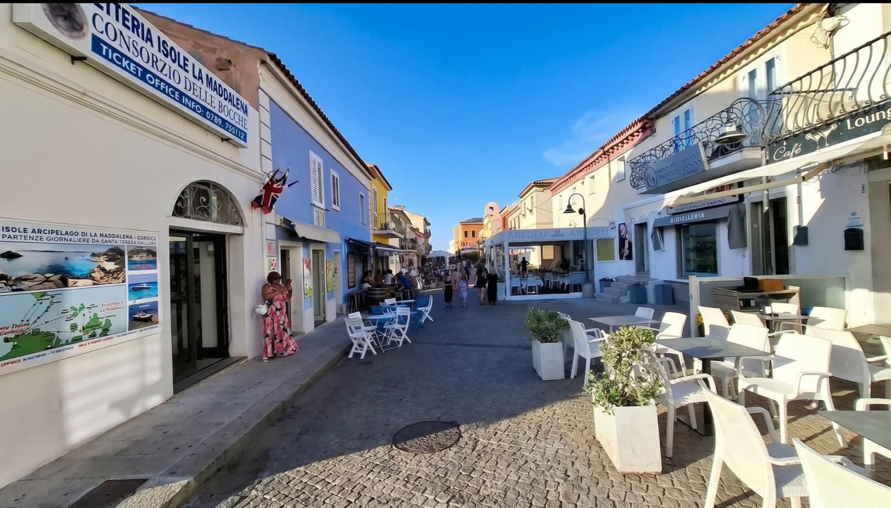 Ulička v centre s kaviarňami